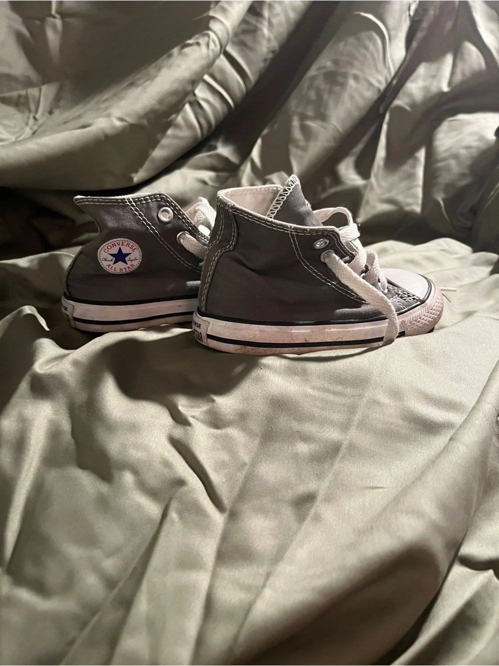 Converse Kids Low-Top Sneakers in Gray and White